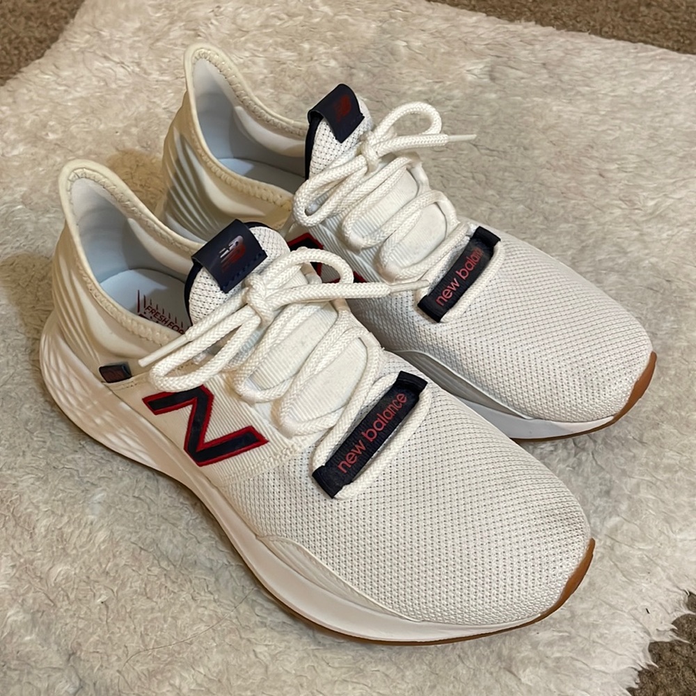 New Balance Men’s Fresh Foam Roav in white with pigment size 8.5